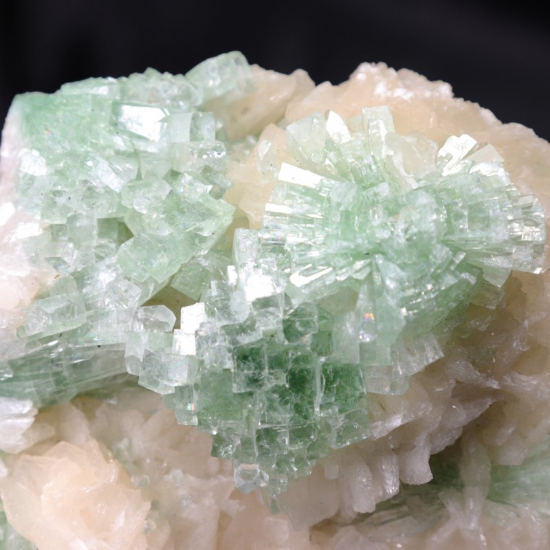 Apophyllite Disco Ball sur Stilbite - Inde