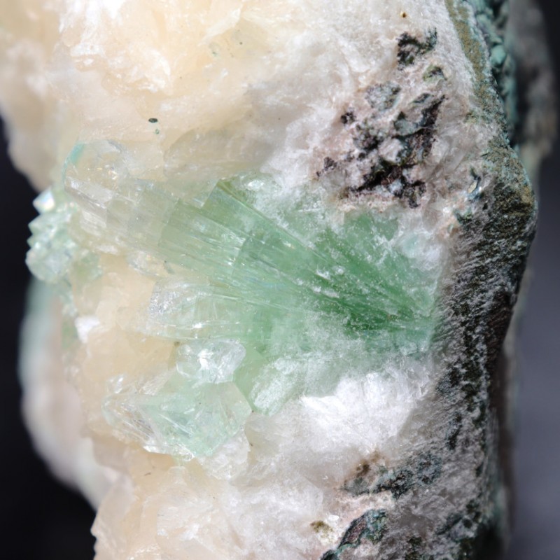 Apophyllite Disco Ball sur Stilbite - Inde