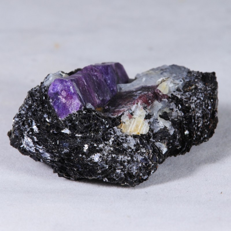 Saphir Violet sur Biotite - Madagascar