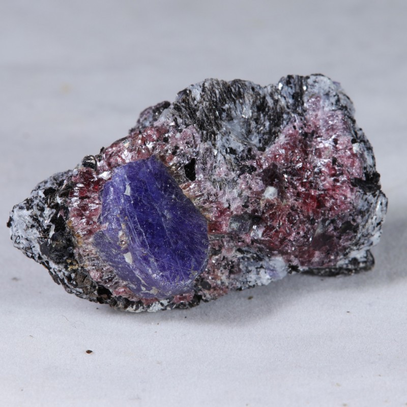 Saphir Bleu sur Biotite - Madagascar