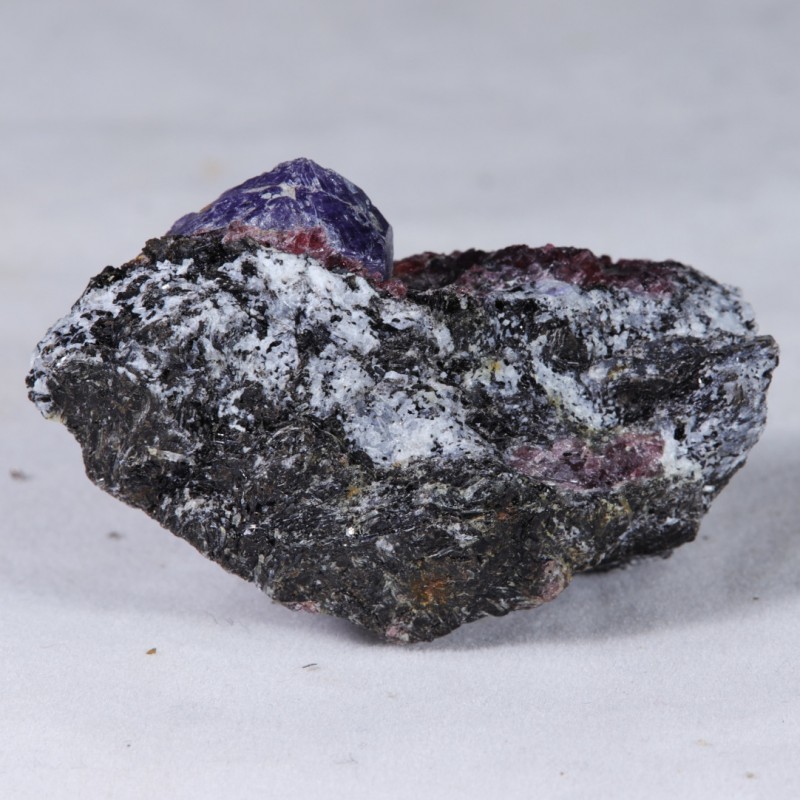 Saphir Bleu sur Biotite - Madagascar