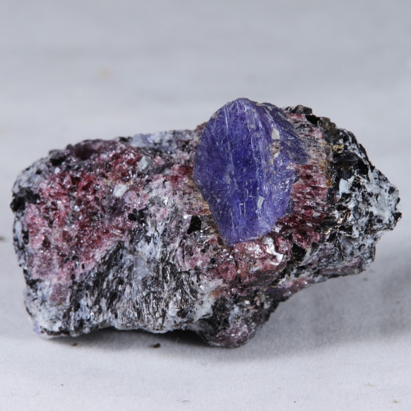 Saphir Bleu sur Biotite - Madagascar