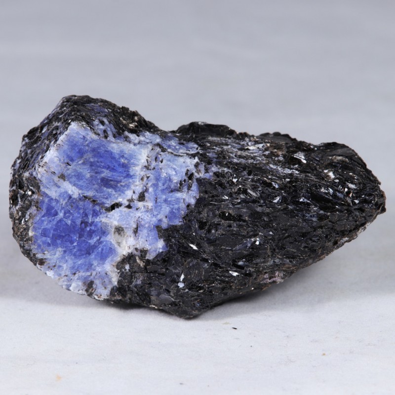 Saphir Bleu sur Biotite - Madagascar