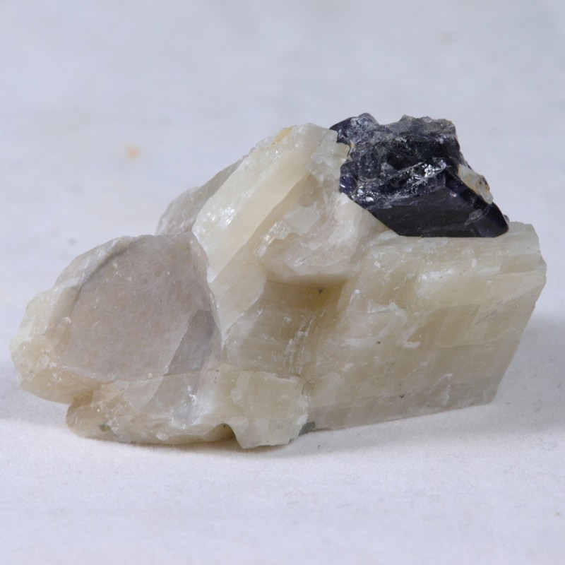 Spinelle sur Calcite - Madagascar