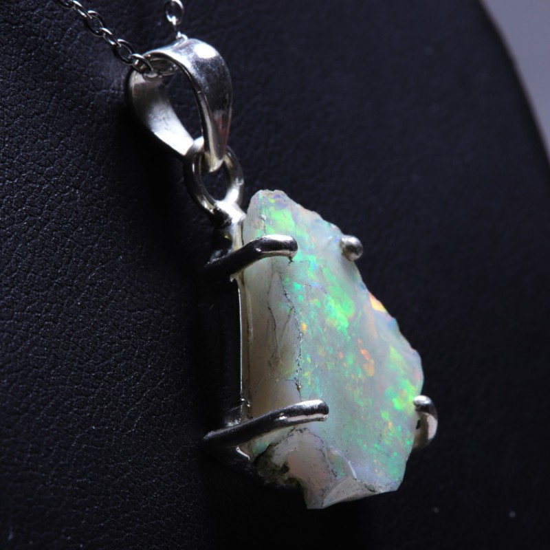 Pendentif Opale brute d'Ethiopie sertie argent 925