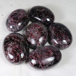 Grand galet Grenat Rhodolite