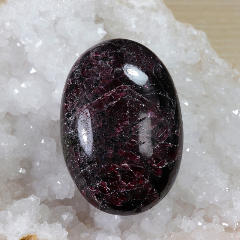 Grand galet Grenat Rhodolite