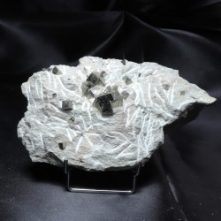 Pyrite sur matrice