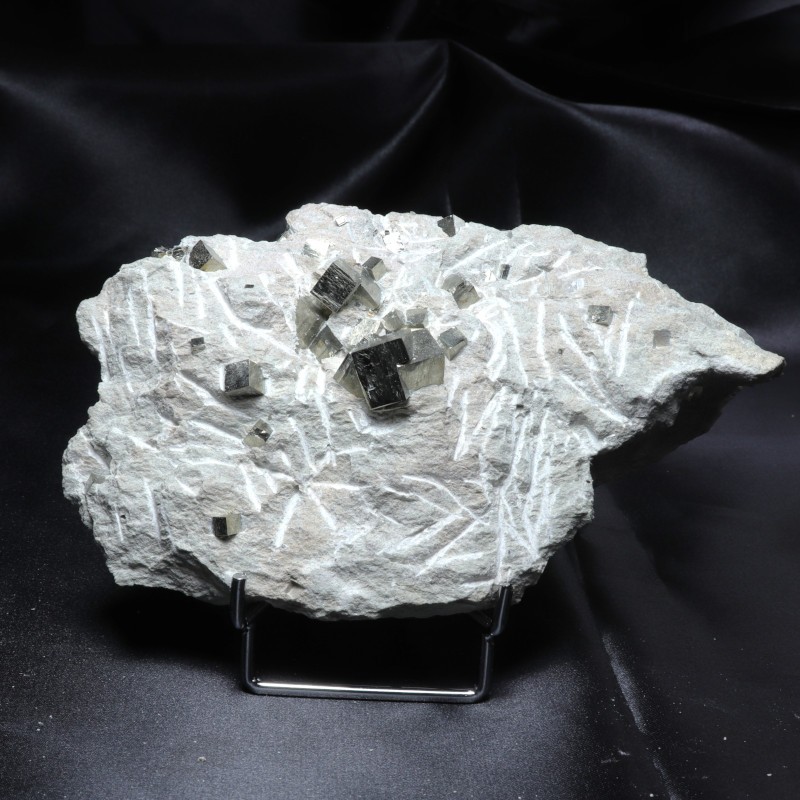 Pyrite sur matrice