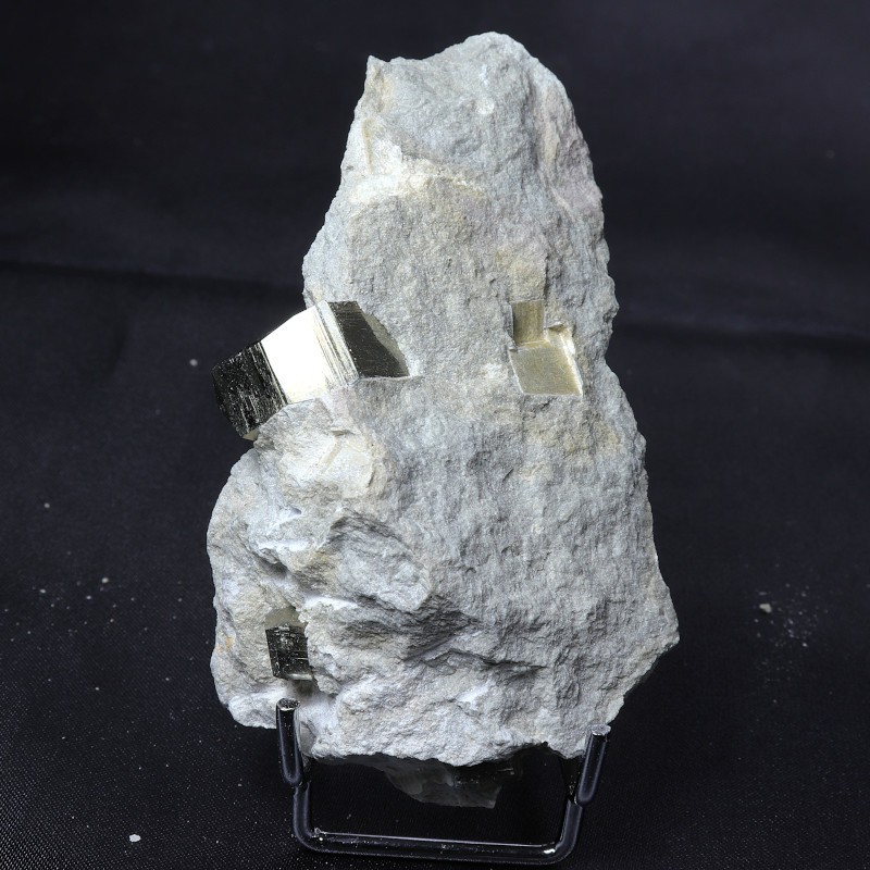 Pyrite sur matrice