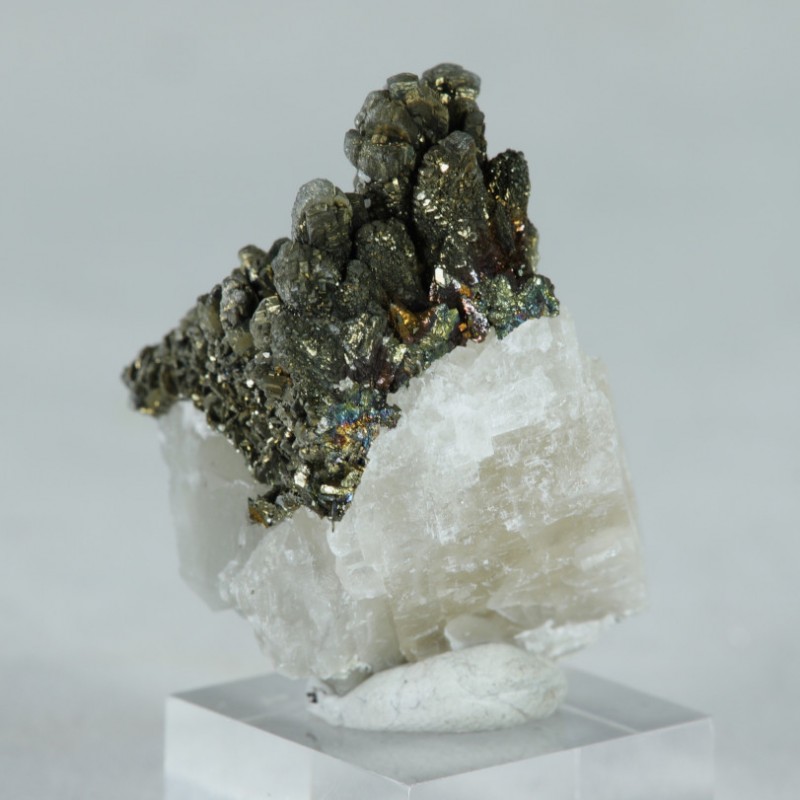 Marcassite sur Calcite - Saint-Peray, Ardèche, France