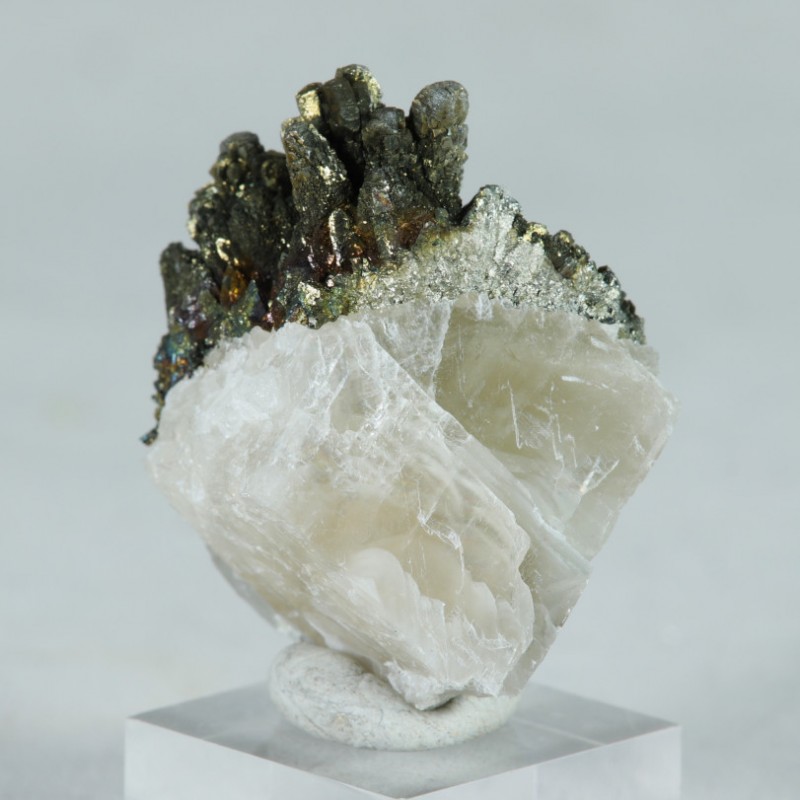 Marcassite sur Calcite - Saint-Peray, Ardèche, France