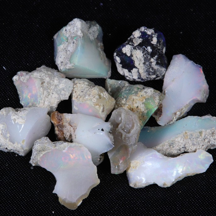 RARE ! OPALE NOIRE ET MULTICOLORE BRUTE D'ETHIOPIE : 1,08