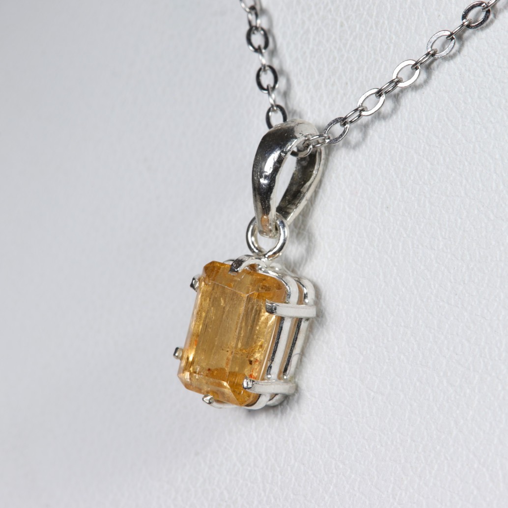 Pendentif Celtique Avec Topaze Jaune Et Cabochon Argenté - Motif Triskel Bretagne